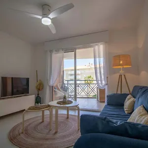 Lumineux De 32 m Renové Proche De La Appartement